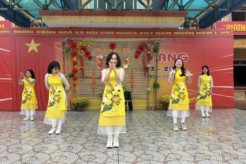 THCS LÊ QUÝ ĐÔN RỘN RÀNG CHÀO XUÂN