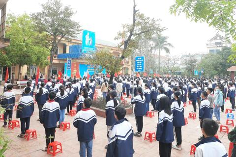 HỌC SINH TRƯỜNG THCS LÊ QUÝ ĐÔN VỚI HOẠT ĐỘNG NGOẠI KHÓA CLB TIẾNG ANH THÁNG 2 / 2023.