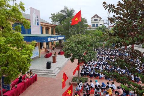 TRƯỜNG THCS LÊ QUÝ ĐÔN, KIM ĐỘNG, HƯNG YÊN PHỐI HỢP VỚI CÔNG AN HUYỆN KIM ĐỘNG TỔ CHỨC TUYÊN TRUYỀN CHO HỌC SINH VỀ AN TOÀN PHÒNG CHỐNG CHÁY NỔ, PHÒNG CHỐNG MA TÚY VÀ THỰC HIỆN AN TOÀN GIAO THÔNG.