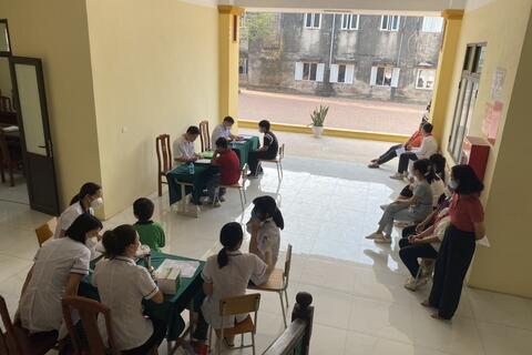 HỌC SINH TRƯỜNG THCS LÊ QUÝ ĐÔN TIÊM VACXIN PHÒNG DỊCH COVID 19