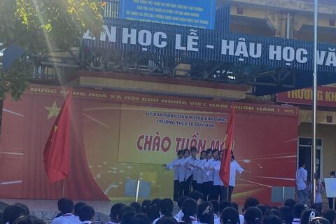 HOẠT ĐỘNG CHÀO TUẦN MỚI CỦA HỌC SINH LỚP 8A