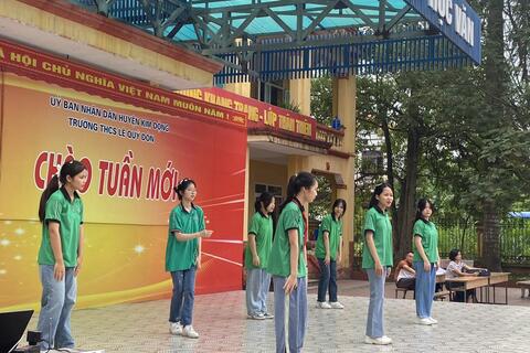 HOẠT ĐỘNG CHÀO TUẦN MỚI CỦA HỌC SINH LỚP 8B