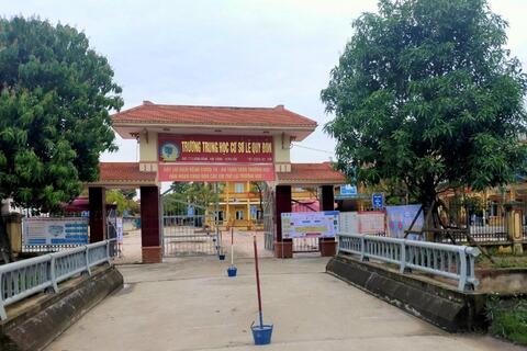 TRƯỜNG THCS LÊ QUÝ ĐÔN, KIM ĐỘNG THỰC HIỆN TỐT CÔNG TÁC PHỐI HỢP ĐẢM BẢO PHÒNG CHỐNG DỊCH COVID-19 KHI ĐÓN HỌC SINH HỌC TRỰC TIẾP TRỞ LẠI.