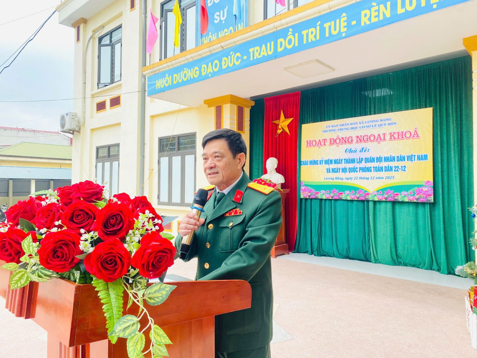 SÔI NỔI VÀ LẮNG ĐỌNG CHUỖI HOẠT ĐỘNG TRI ÂN NHÂN NGÀY THÀNH LẬP QUÂN ĐỘI NHÂN DÂN VIỆT NAM 22/12 TẠI TRƯỜNG THCS LÊ QUÝ ĐÔN