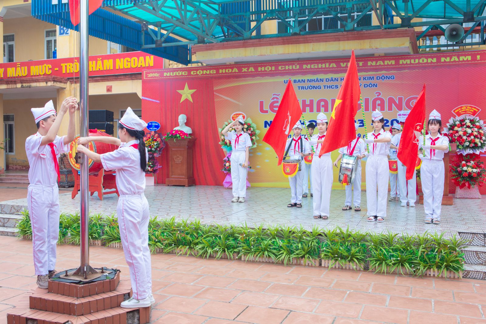 THCS LÊ QUÝ ĐÔN CHÀO NĂM HỌC MỚI